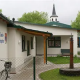 Außenansicht vom Kindergarten in Sooss, Eingangsbereich